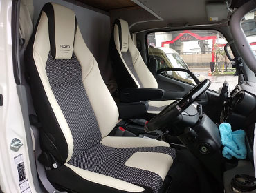 TOYOTA カムロード GDY281改（2023年） に RECARO（レカロ） LX
