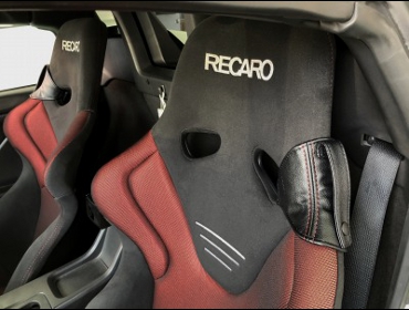 HONDA　S660　JW5　に　RECARO（レカロ）　RS-G　GK　BK/RED　シートヒーター付き　＆　TS-G　GK　BK/RED　シートヒーター付き　装着