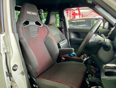HONDA@N-ONE@JG3i2022Nj@Ɂ@RECAROiJj@SR-C@BK100H@A/R@BK/RED@V[gq[^[t@A[Xgt@