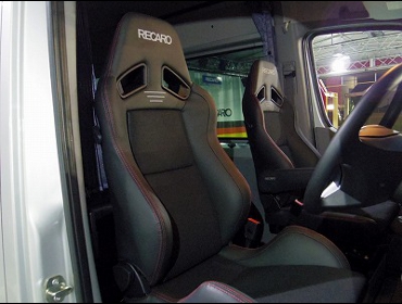 RECARO（レカロシート）　Mercedes Benz（メルセデスベンツ）　スプリンター519（2013年）　に　RECARO（レカロ）　SR-7　Lassic　BK　＆　SR-7F　Lassic BK（A/R）　装着