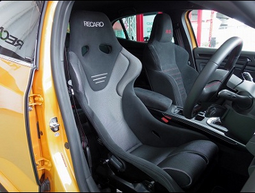 ルノー メガーヌRS RM5M（2018年） に RECARO（レカロ） TS-G GK BK