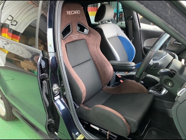 VW　ポロ　6R　ブルーGT（2013年）　に　RECARO（レカロ）　SR-7　GU100　ブラウン　装着