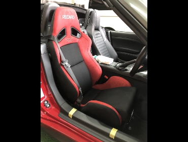 FIAT　アバルト124スパイダー　NF2EK（2018年）　に　RECARO（レカロ）　SR-7　GU100H　RED　シートヒーター付き　装着
