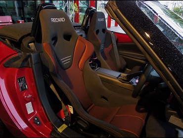RECARO（レカロシート）　MAZDA　ロードスター　ND5RCにレカロ　RS-G　GKシートヒーター付き　BK/RED　＆　SR-6 GK100Sシートヒーター付き　BK/RED　装着