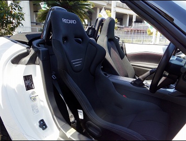 RECARO（レカロシート）　MAZDA　ロードスター　ND5RCにレカロ　RS-G　GK　シートヒーター付き　BK/BK　＆　シートバックバーカーボンカバー　標準スピーカー　装着