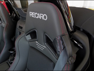 RECARO（レカロシート）　MAZDA　ロードスター　ND5RC（2015年）　に　レカロ　SR-7　Lassic　BK　シートヒーター付き　&　SR-7F　Lassic　BK　シートヒーター付き　＆　シートバックバーカバー　ピアノBK/BOSE　装着