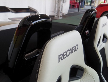 RECARO（レカロシート）　MAZDA　ロードスター　ND5RC　に　RECARO（レカロ）　SR-7　Lassic　白レザー　×左右　＆　シートバックカバー　ピアノブラック　装着