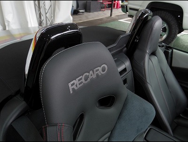 MAZDA　ロードスター　ND（2015年）　に　RECARO（レカロ）　RS-G　CL　シートヒーター付き　＆　スピーカーカバー　ピアノBK　装着
