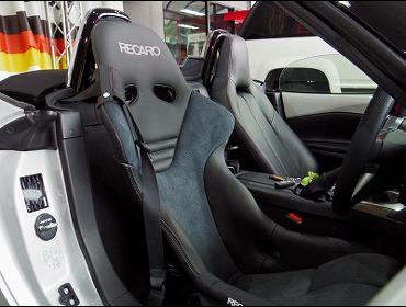 MAZDA　ロードスター　ND（2015年）　に　RECARO（レカロ）　RS-G　CL　シートヒーター付き　＆　スピーカーカバー　ピアノBK　装着