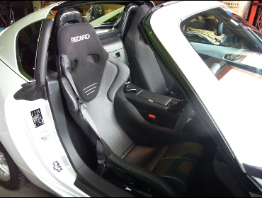 RECARO（レカロシート）　MAZDA　RFロードスター　に　RECARO（レカロ）　TS-G　GK　BK/SIL　シートヒーター付き　＆　シートバックバーカーボンカバー　装着