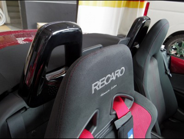 MAZDA　ロードスター　ND5RC（2019年）　に　RECARO（レカロ）　SR-7　限定　アドバンスエディション2019　RED　＆　シートバックバーカバーピアノブラック　装着