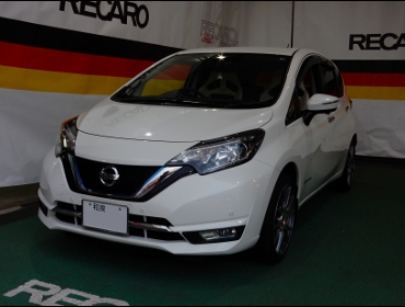 NISSAN@NOTE@e-power E12@Ɂ@RECAROiJjV[g