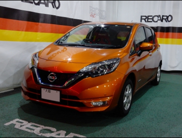 NISSAN@m[g@e-power@Ɂ@RECAROiJjV[g