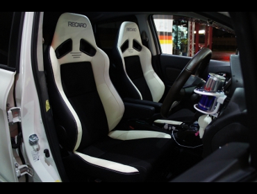 NISSAN ノート e-power MEDALOST E12 に RECARO（レカロ）シート SR-7F