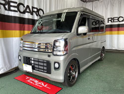 SUZUKI@GuBS@DA17Wi2025Nj@Ɂ@RECAROiJj@SR-C@UT100H@A/R@BK@V[gq[^[t@