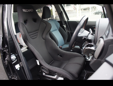 RECARO（レカロシート） TOYOTA ヴィッツ NCP131にRECARO（レカロ） RS