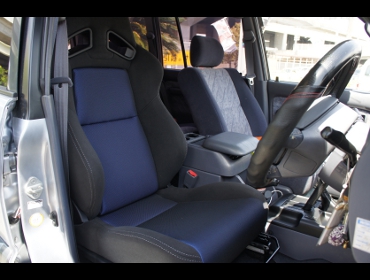 RECARO（レカロシート） TOYOTA ランドクルーザープラド95にレカロ SR