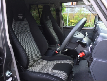 RECARO（レカロシート） TOYOTA ランドクルーザー76にレカロ LX-F