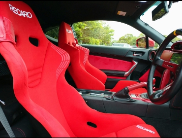 TOYOTA  に RECAROレカロ RS GS RED ＆ SR KKS RED 装着