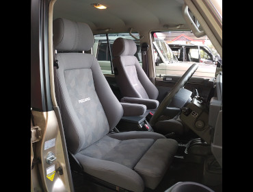 TOYOTA@hN[U[70@Ɂ@RECAROiJj@GShMV@OC@V[gq[^[t@~E@