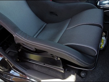 RECARO（レカロシート） TOYOTA ハイエースにレカロ RS-G GK BK/SIL 装着