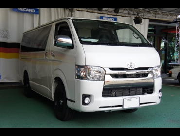 TOYOTA@nCG[X@200n@5^fB[[@Ɂ@RECAROiJjV[g