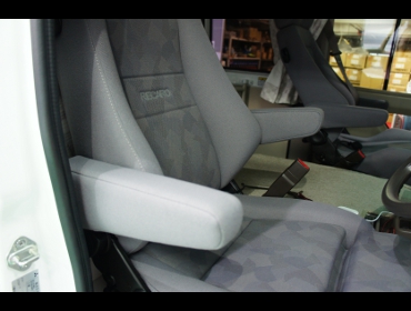 三菱ローザ　4WD　に　RECARO（レカロ）　エルゴメドMV　グレイ　×左右　装着