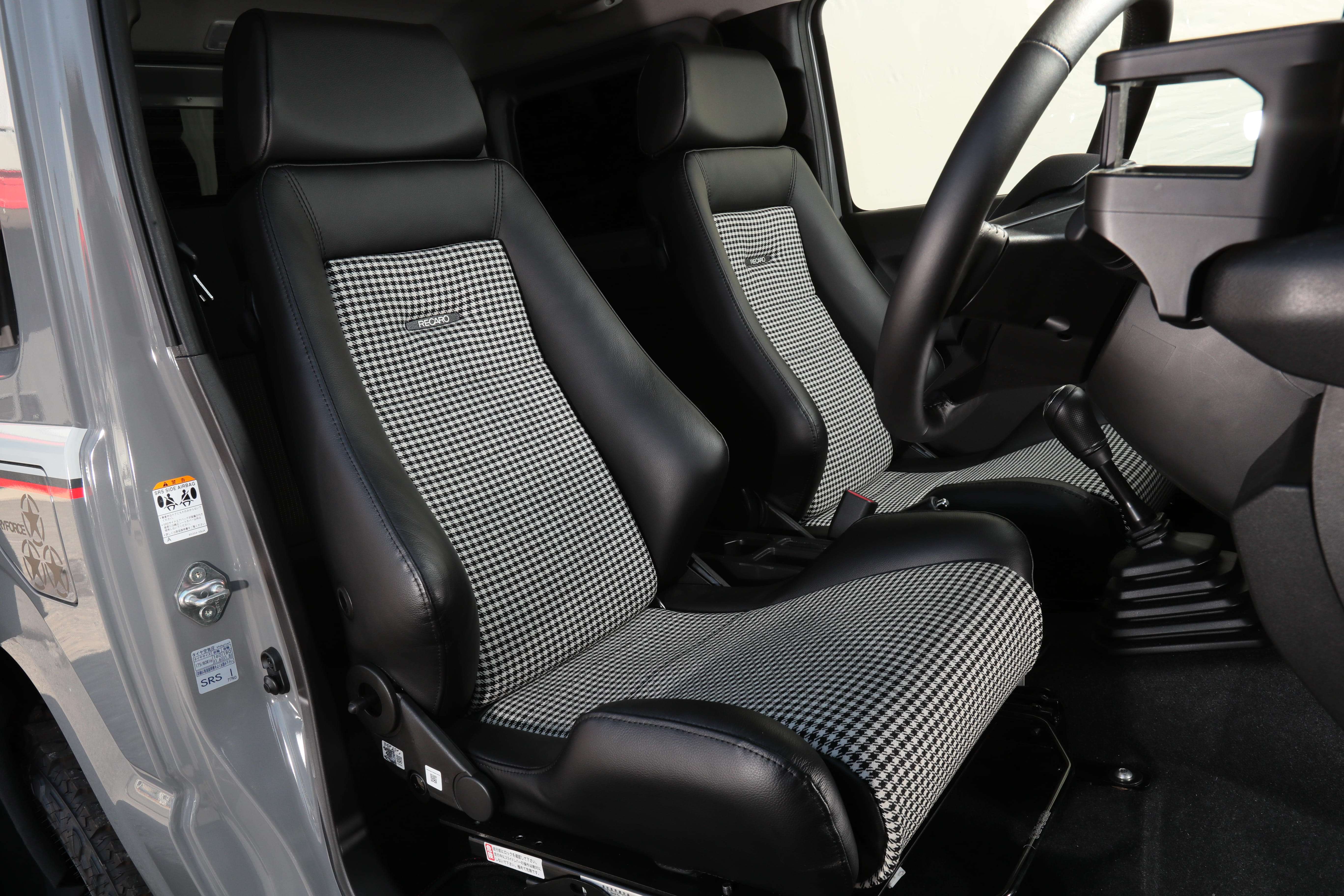 RECARO シート 千鳥格子 JIMNY装着例